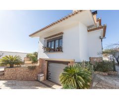 MARAVILLOSO CHALET INDEPENDIENTE CON PISCINA