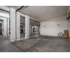 Venta de garaje en Calle Pedro Antonio de Alarcón a 50 metros de Calle Recogidas