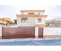 ¡Descubre el hogar de tus sueños en este espectacular chalet independiente!