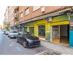 Amplio local junto Calle Alhamar
