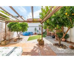 ADOSADA EN CERRILLO DE MARACENA CON 100 M DE PATIO.