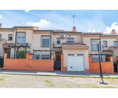 ADOSADA EN CERRILLO DE MARACENA CON 100 M DE PATIO.