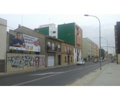 Se vende solar en Avenida de la Constitución de 403m2