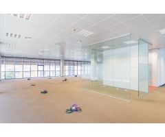 MAGNIFICAS OFICINAS CON 4 PLAZAS DE PARKING EN MANUEL SIUROT
