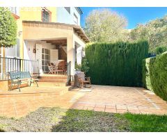 Exclusivo chalet pareado de cuatro plantas en el corazón de Los Bermejales
