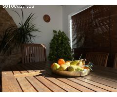 Exclusivo chalet pareado de cuatro plantas en el corazón de Los Bermejales