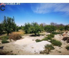 Se vende bonita parcela edificable con terreno y construcción.