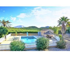 Se vende bonito chalet en entorno privilegiado en Murcia