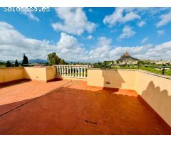 Se vende excelente chalet en Monteagudo.