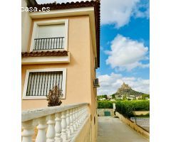 Se vende excelente chalet en Monteagudo.