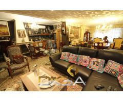 Imponente chalet en venta con 239m2 construidos en lAbeller