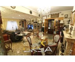 Imponente chalet en venta con 239m2 construidos en lAbeller
