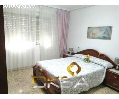 Piso con más de 140m2 útiles en la avenida principal de Betxí