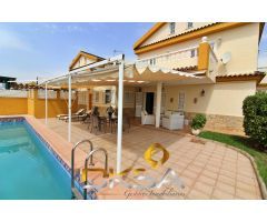 2 chalets unidos e independientes en venta a un paso de la playa, Castellón
