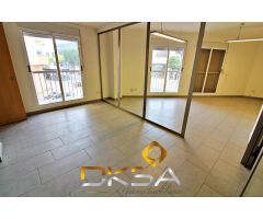 Local comercial en entresuelo, esquinero en Ausias March, Vila-real
