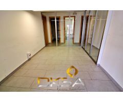 Local comercial en entresuelo, esquinero en Ausias March, Vila-real