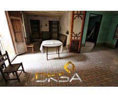 Amplia casa para reformar con 322m2 construidos en el centro de Eslida