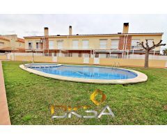 Precioso chalet adosado con piscina comunitaria a un paso de la playa de Burriana