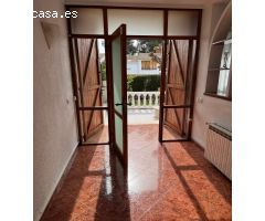 ???? Se alquila amplia casa con jardín en excelente zona residencial de Tarragona.