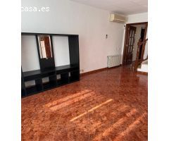 ???? Se alquila amplia casa con jardín en excelente zona residencial de Tarragona.