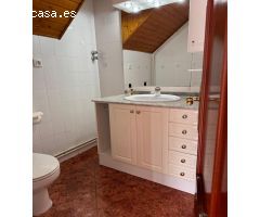 ???? Se alquila amplia casa con jardín en excelente zona residencial de Tarragona.