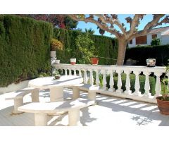 ???? Se alquila amplia casa con jardín en excelente zona residencial de Tarragona.