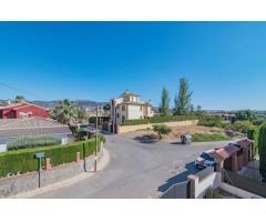 CHALET EN VENTA EN URBANIZACIÓN MOLINO ALTO!
