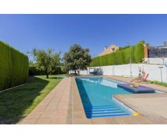 Chalet Independiente en Cenes de la Vega con Parcela de 1.187 m².