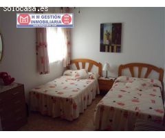 EXCELENTE VIVIENDA DE TRES DORMITORIOS Y DOS BAÑOS EN TORREVIEJA, A CIEN METROS DE LA PLAYA. EL EDIF