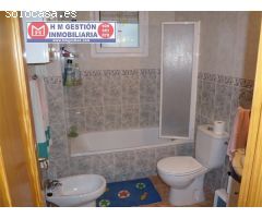 EXCELENTE VIVIENDA DE TRES DORMITORIOS Y DOS BAÑOS EN TORREVIEJA, A CIEN METROS DE LA PLAYA. EL EDIF