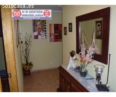 EXCELENTE VIVIENDA DE TRES DORMITORIOS Y DOS BAÑOS EN TORREVIEJA, A CIEN METROS DE LA PLAYA. EL EDIF