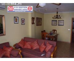 EXCELENTE VIVIENDA DE TRES DORMITORIOS Y DOS BAÑOS EN TORREVIEJA, A CIEN METROS DE LA PLAYA. EL EDIF