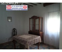 CASA TOTALMENTE AMUEBLADA EN ESQUINA SOBRE PARCELA DE 122 METROS EN LA LOCALIDAD DE QUERO, CON 145 M