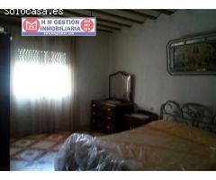 CASA TOTALMENTE AMUEBLADA EN ESQUINA SOBRE PARCELA DE 122 METROS EN LA LOCALIDAD DE QUERO, CON 145 M