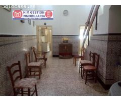 CASA TOTALMENTE AMUEBLADA EN ESQUINA SOBRE PARCELA DE 122 METROS EN LA LOCALIDAD DE QUERO, CON 145 M