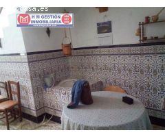 CASA TOTALMENTE AMUEBLADA EN ESQUINA SOBRE PARCELA DE 122 METROS EN LA LOCALIDAD DE QUERO, CON 145 M