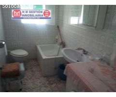 CASA TOTALMENTE AMUEBLADA EN ESQUINA SOBRE PARCELA DE 122 METROS EN LA LOCALIDAD DE QUERO, CON 145 M