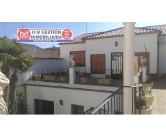 PLANTA BAJA,; COCINA EXTERIO, SALON,DORMITORIO, BAÑO, ASEO, GARAJE PARA DOS COCHES, COCINA-COMEDOR, 