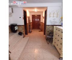 casa de 262 m/2 y 168 m/2 de parcela, cuatro dormitorios, baño y aseo, un dormitorio en planta baja,