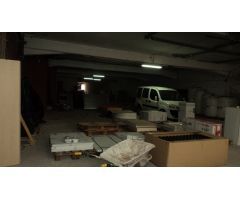 Local comercial de 900 m/2 a dos calles,  y 10 plazas de garaje