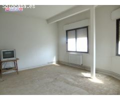 CASA CON LOCAL COMERCIAL EN PLENO CENTRO DE QUERO.
