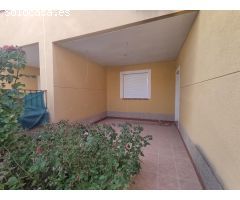 CASA ADOSADA CONTRUIDA EN 2006 CON PATIO 60 m2 DE PATIO, 4 DORMITORIOS, 2 BAÑOS, GARAJE Y TERRAZA