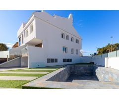 Villa completamente reformada, con vistas al mar y piscina privada