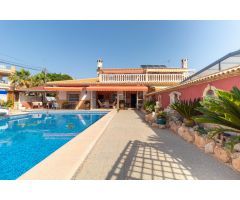 Magnifica Villa con piscina en La Regia