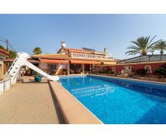Magnifica Villa con piscina en La Regia