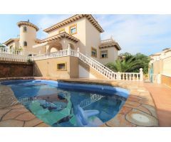 Villa en la Zenia con piscina privada