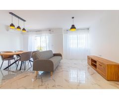 Apartamento completamente reformado con vistas al mar en Punta Prima