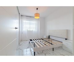 Apartamento completamente reformado con vistas al mar en Punta Prima