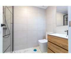 Apartamento completamente reformado con vistas al mar en Punta Prima