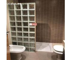 APARTAMENTO CON DOS HABITACIONES, ASCENSOR Y PARQUING INCLUIDO.